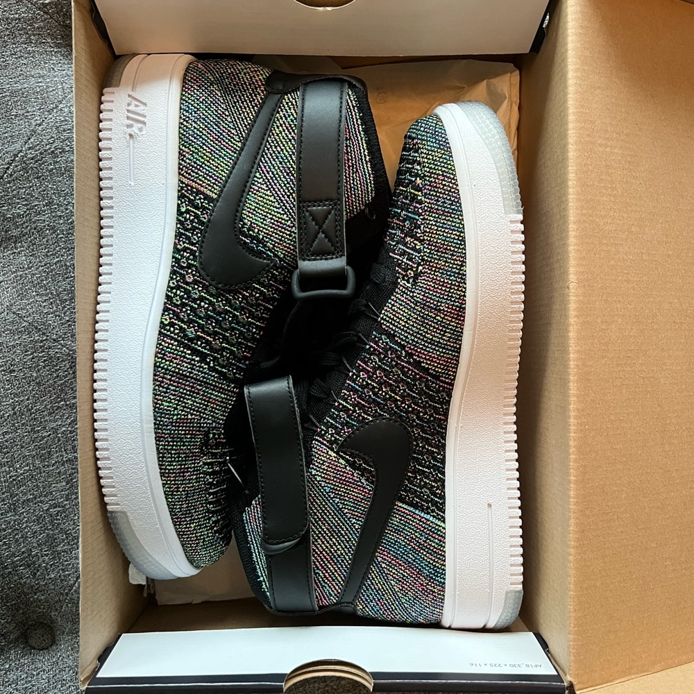 Nike AF1 - flyknit mid - could pass for brand new!